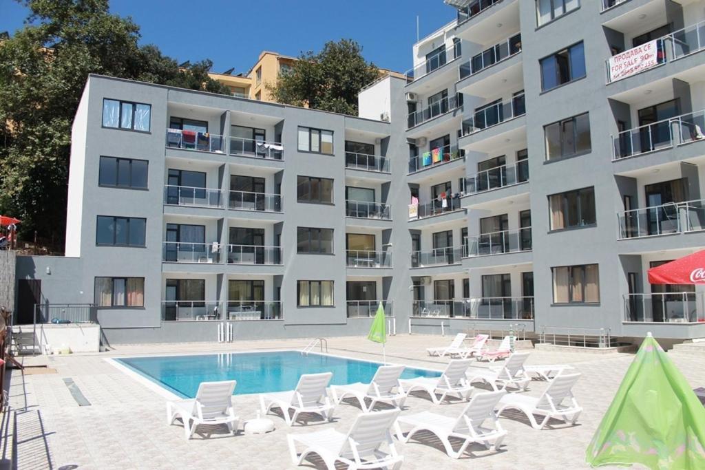 Dilov Apartments In Yalta Golden Sands Exterior foto